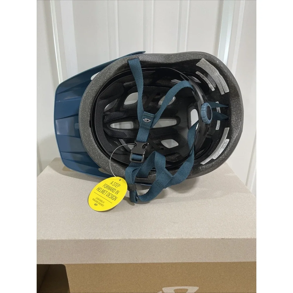 Giro Verce Mips Biking Helmet Womens Universal Blue - New With Box/Small Scratch